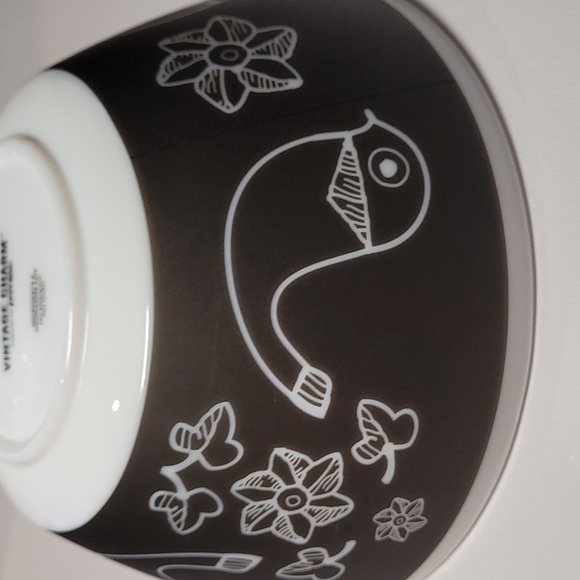 Vintage Charm inspired by pyrex birds of a feather nesting bowl 10c/2.3l - Picture 4 of 4